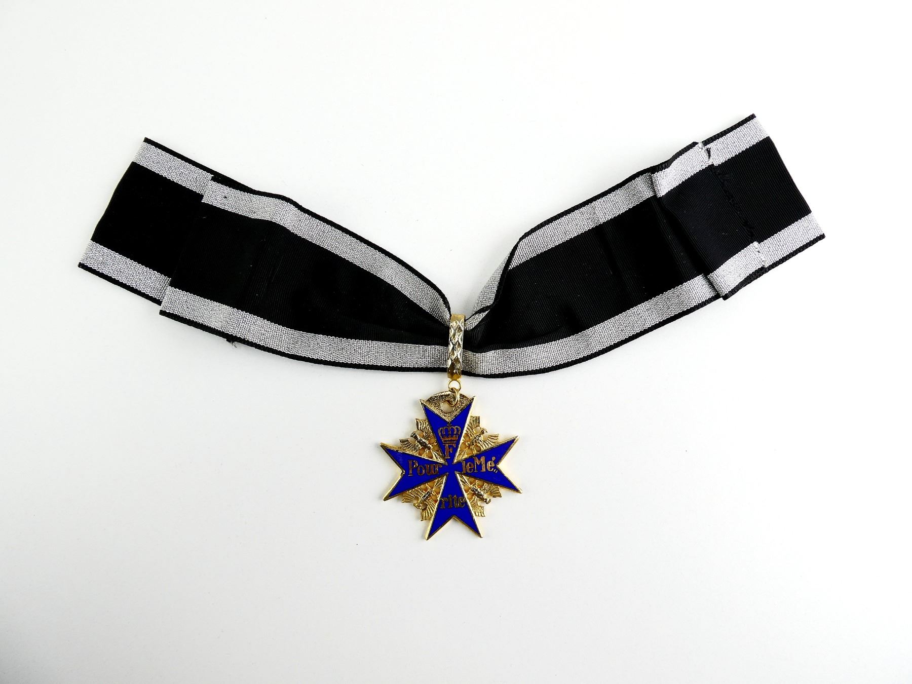 Blue Ribbbon Max REPRODUCTION BLUE MAX MEDAL WITH RIBBON