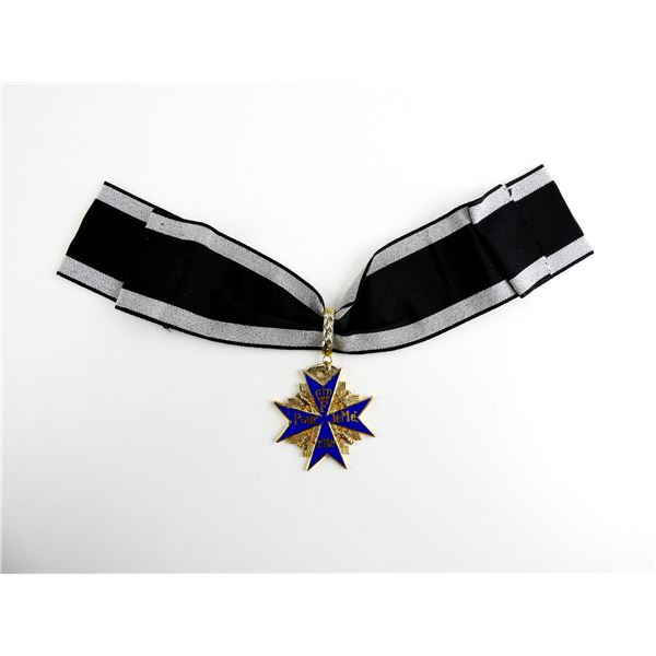 REPRODUCTION BLUE MAX MEDAL WITH RIBBON