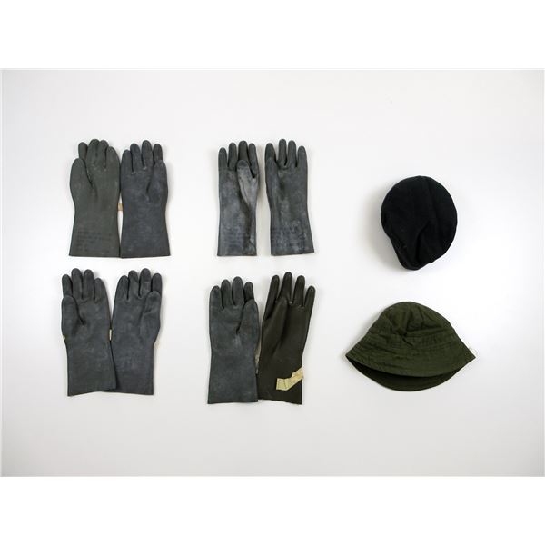 ASSORTED CANADIAN MILITARY PROTECTIVE GLOVES, COMBAT HAT AND BERET LOT