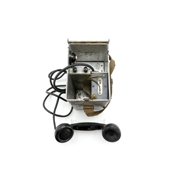 1950'S CANADIAN MILITARY STYLE N9A FIELD TELEPHONE