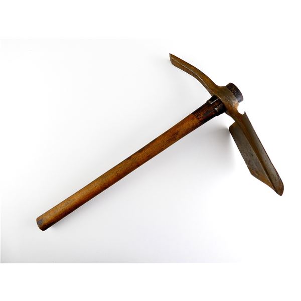 WWI CANADIAN / BRITISH ENTRENCHING TOOL AND HELVE LOT