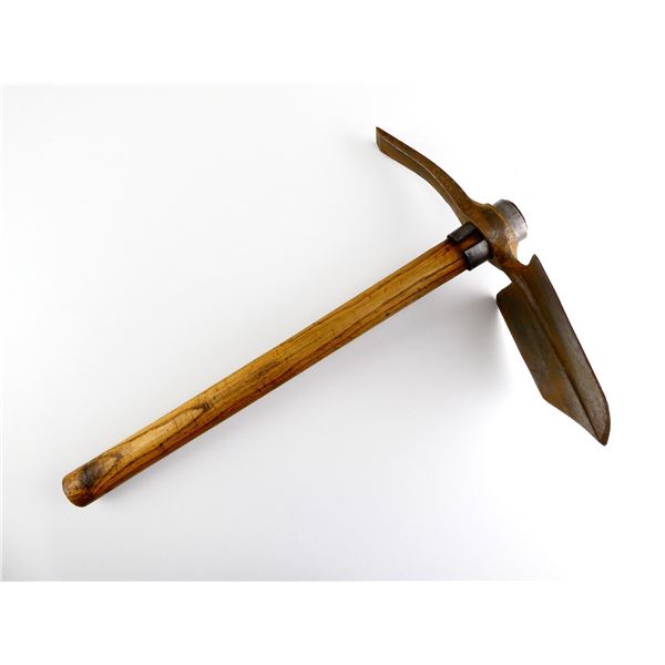 WWI CANADIAN / BRITISH ENTRENCHING TOOL AND HELVE LOT