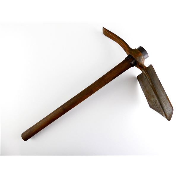 WWI CANADIAN / BRITISH ENTRENCHING TOOL AND HELVE LOT
