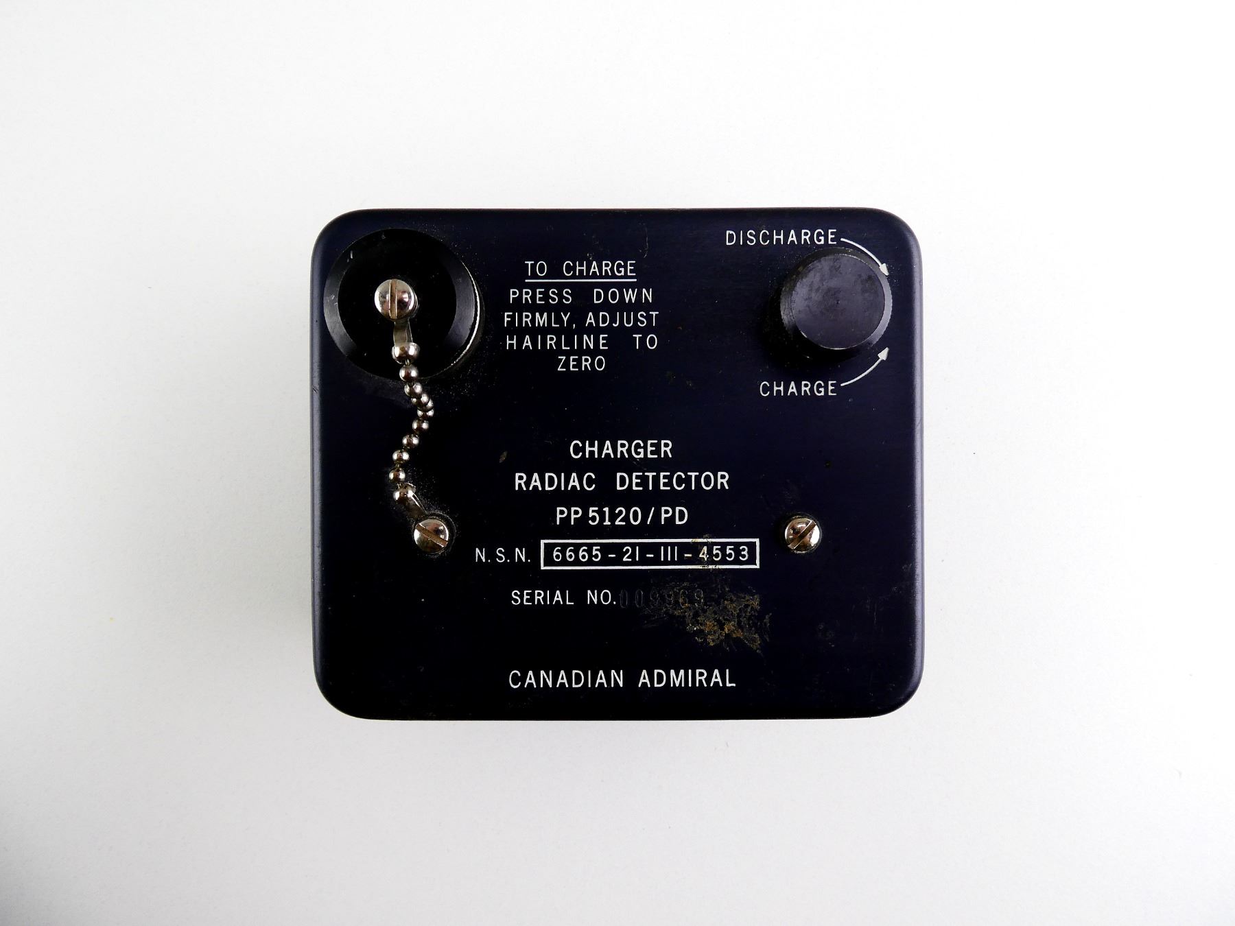 CANADIAN MILITARY CHARGER RADIAC DETECTOR