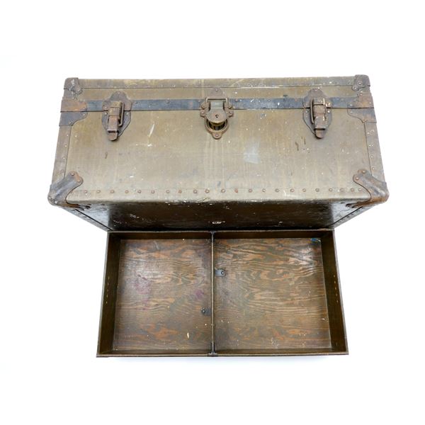 WWII U.S. MILITARY TRUNK