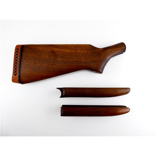 HARRINGTON & RICHARDSON SINGLE SHOT SHOTGUN BUTT STOCK AND FOREND LOT