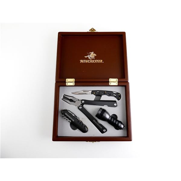 COLLECTIBLE WINCHESTER KNIFE AND ACCESSORY KIT