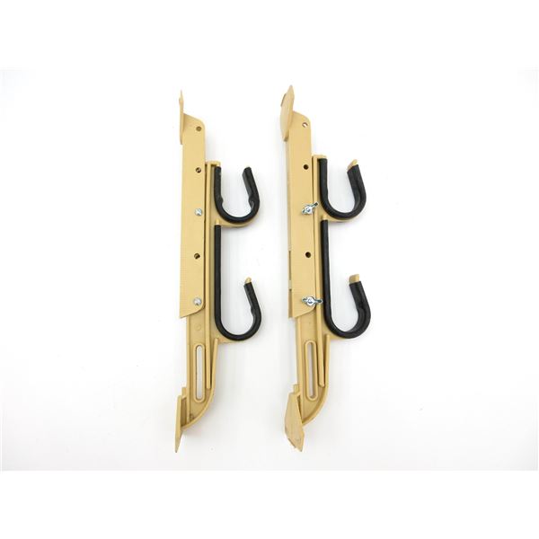 SET OF TRUCK GUN RACKS