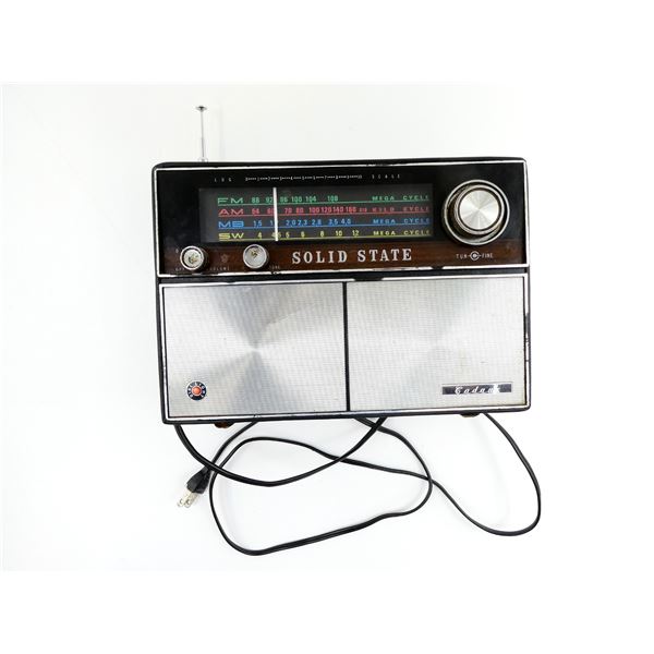 CADAUX SHORT WAVE SOLID STATE RADIO