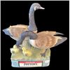Image 1 : 1974 Premium Potter's Canadian Whiskey Porcelain Goose Bottle