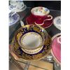 Image 2 : 12x Pieces Of Vintage Teacups & Saucers: Aynsley & Hammersley & Co.