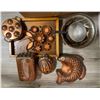 Image 2 : Group - Vintage copper cake pans and cake pan wall décor