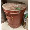Image 3 : Group of vintage milk containers and large vintage metal container