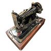 Image 2 : Vintage Singer AC672828 Sewing Machine w/ wooden base and locking carrying case - Key included