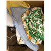 Image 3 : Group - Decorative dinnerware storage cases