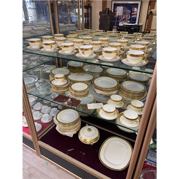 136x Pieces Of Vintage Minton Buckingham Chinaware: Teacups, Saucers, Plates