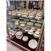 Image 1 : 136x Pieces Of Vintage Minton Buckingham Chinaware: Teacups, Saucers, Plates