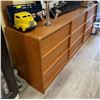 Image 3 : Mid-Century Modern 9 Drawer Teak Look Dresser