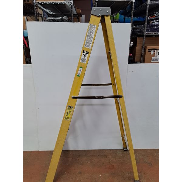 ** Keller Brand Fiberglass 6ft Ladder - CANNOT SHIP