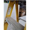 Image 2 : ** Keller Brand Fiberglass 6ft Ladder - CANNOT SHIP