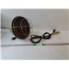 Image 1 : Small Livestock Single Bulb Heat Lamp With Extension Cord