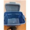 Image 2 : ** Small Rubbermaid Storage Bin With Lid - 14x16x21" - Cannot Ship