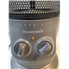 Image 2 : Honeywell "Surround" Space Heater - Powers On