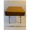 Image 1 : Cushioned Stool - 18x15x18" - PICK UP