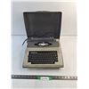 Image 1 : 15x6x13″ Eaton Viking Electric 10 Typewriter With Cover Powers On As-Is