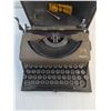 Image 2 : Vintage 12x12x7″ Imperial Mechanical Typewriter As-Is