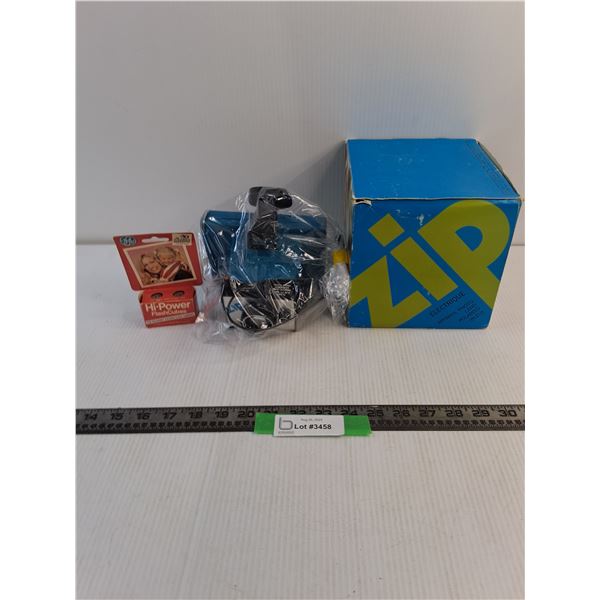 Polaroid Electric Zip Camera With Flash Cubes Appers New