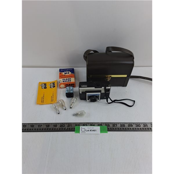 Vintage Kodak Instamatic X-15 Camera With Case and Bulbs As-Is
