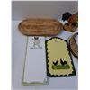 Image 2 : (3) Wooden Cutting Boards, Notepad, Rooster, Misc