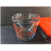 Image 2 : 1L Anchor Hocking Measuring Cup & PYREX 2.6 L Lidded Tray