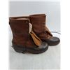 Image 2 : Pair of Sorel Winter Boots - Leather Uppers - Size 9