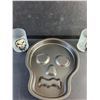 Image 2 : Halloween Skull Serving Tray, (2) Glass Cups