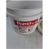 Image 2 : Pail of 1-3/4″ Barbed Galvanized Staples -  PICK UP