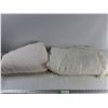 Image 1 : (2) 9.5′ Long Textured Blankets