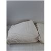 Image 3 : (2) 9.5′ Long Textured Blankets