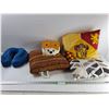 Image 1 : (5) Various Pillows, Harry Potter, Neck Pillow, Smore Pillow, up to 15″