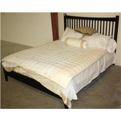 1 Queen Size Bed