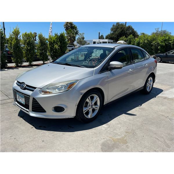 FORD  FOCUS 2013 O/S SALV-DON