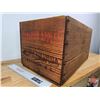 Image 1 : Canadian Apples Wood Crate : British Columbia (11"H x 12-1/4"W x 19-1/4"D)