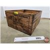 Image 1 : EDDY'S REDBIRD MATCHES Wood Crate (9-1/4"H x 16-1/4"W x 21-1/4"D)