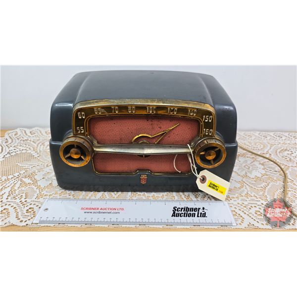 CROSLEY Tube Radio (Consignor Note: Lights Up / No Sound) (7"H x 11-3/4"W x 7-1/4"D)