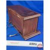 Image 10 : Wood Box Table Top Tube Radio (8"H x 16"W x 6-1/2"D)