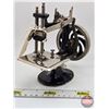 Image 2 : Antique Singer Model 20 "Sewhandy" Hand Crank Miniature Sewing Machine  (RARE!)