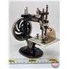 Image 3 : Antique Singer Model 20 "Sewhandy" Hand Crank Miniature Sewing Machine  (RARE!)