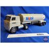 Image 1 : Pressed Steel Toy : Mobil Cabover Truck & Tanker Trailer (ERTL) (Measures : 6-1/2"H x 6"W x 21-1/2"L