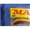 Image 10 : Matchbox Superfast Race Track Kit w/ (4) Cars & Extra Track (Case Measures : 3-1/2"H x 24-1/2"W x 8"